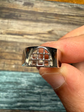 Load image into Gallery viewer, Men’s 925 silver band with Dharih design
