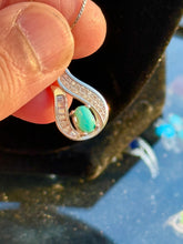 Load image into Gallery viewer, Women’s Feyruz Pendant + Necklace