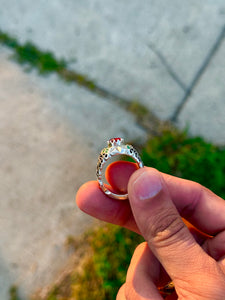 Yaqut ring with additional gemstones