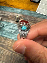 Load image into Gallery viewer, Aqiq ring with feyruz stones