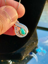 Load image into Gallery viewer, Women’s Feyruz Pendant + Necklace