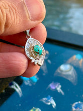 Load image into Gallery viewer, Women’s Feyruz Pendant + Necklace