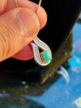 Load image into Gallery viewer, Women’s Feyruz Pendant + Necklace
